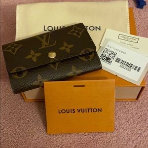 Authentic Louis Vuitton 6 key holder